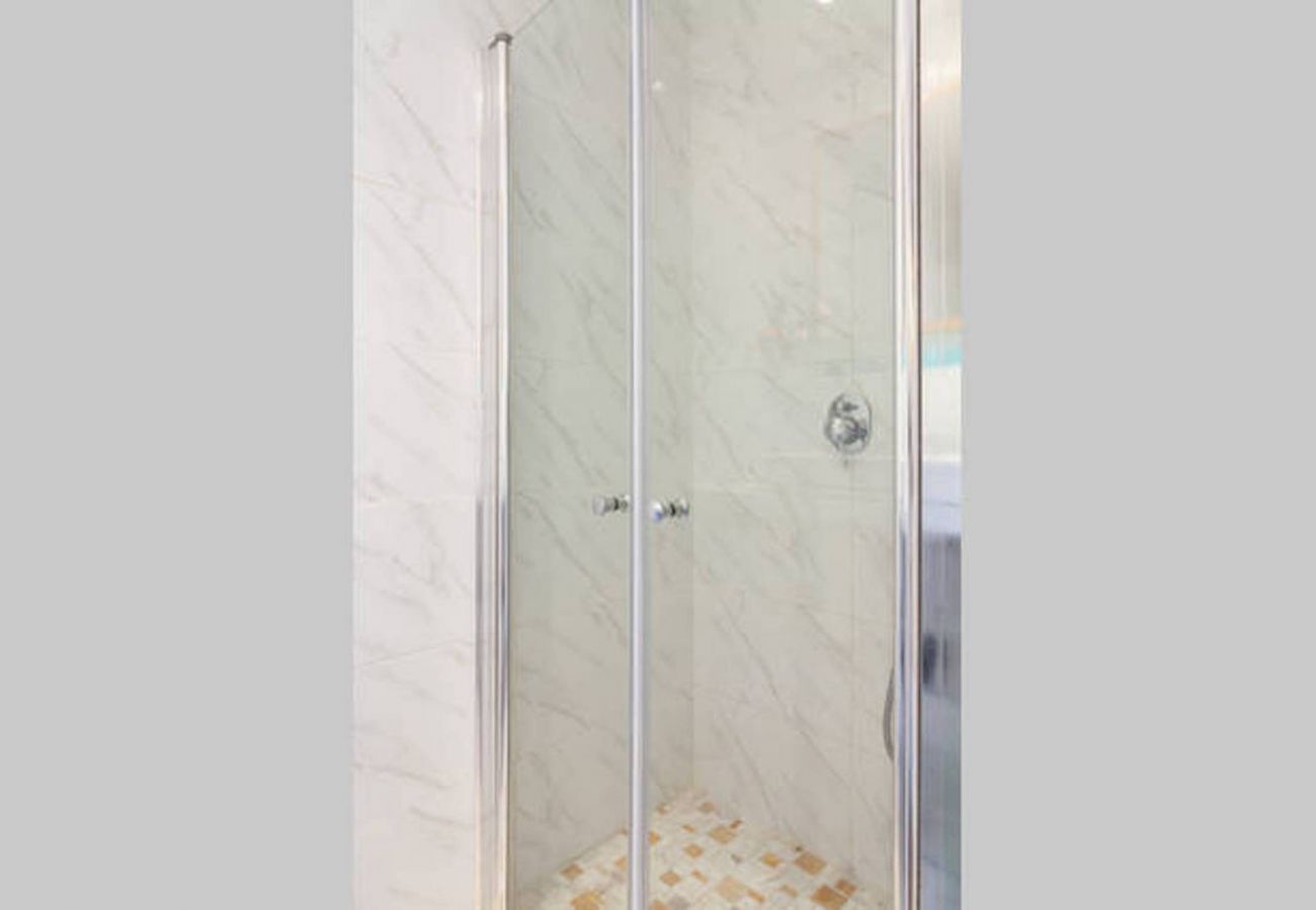 Apartamento em Tel Aviv - Jaffa - MAMAD Penthouse & XL Terrace on Dallal Square by FeelHome Apartamento em Tel Aviv - Jaffa - MAMAD Penthouse & XL Terrace on Dallal Square by FeelHome