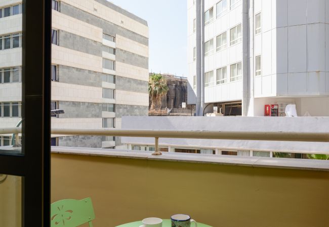 Apartamento em Tel Aviv - Jaffa - MAMAD Cosy Hideaway steps from Beach by FeelHome Apartamento em Tel Aviv - Jaffa - MAMAD Cosy Hideaway steps from Beach by FeelHome