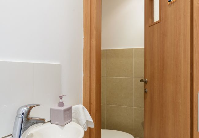 Apartamento em Tel Aviv - Jaffa - MAMAD Cosy Hideaway steps from Beach by FeelHome Apartamento em Tel Aviv - Jaffa - MAMAD Cosy Hideaway steps from Beach by FeelHome