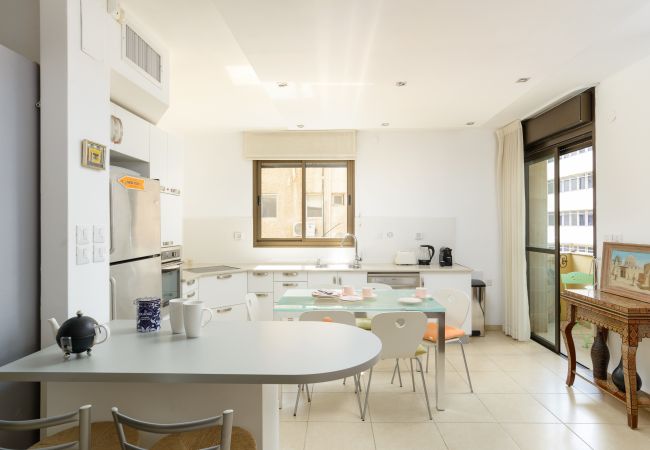 Apartamento em Tel Aviv - Jaffa - MAMAD Cosy Hideaway steps from Beach by FeelHome Apartamento em Tel Aviv - Jaffa - MAMAD Cosy Hideaway steps from Beach by FeelHome