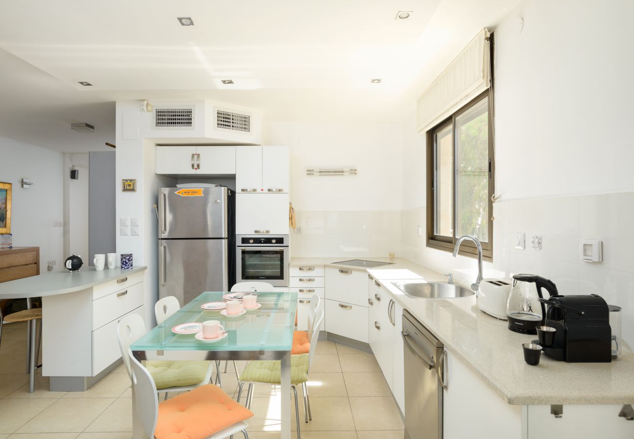 Apartamento em Tel Aviv - Jaffa - MAMAD Cosy Hideaway steps from Beach by FeelHome Apartamento em Tel Aviv - Jaffa - MAMAD Cosy Hideaway steps from Beach by FeelHome