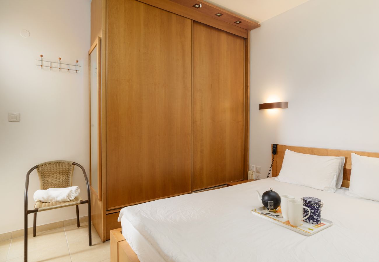 Apartamento em Tel Aviv - Jaffa - MAMAD Cosy Hideaway steps from Beach by FeelHome Apartamento em Tel Aviv - Jaffa - MAMAD Cosy Hideaway steps from Beach by FeelHome