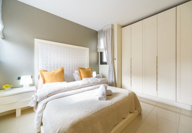 Apartamento em Tel Aviv - Jaffa - MAMAD Upscale Family Home with Balcony, Parking next to Beach by FeelHome Apartamento em Tel Aviv - Jaffa - MAMAD Upscale Family Home with Balcony, Parking next to Beach by FeelHome