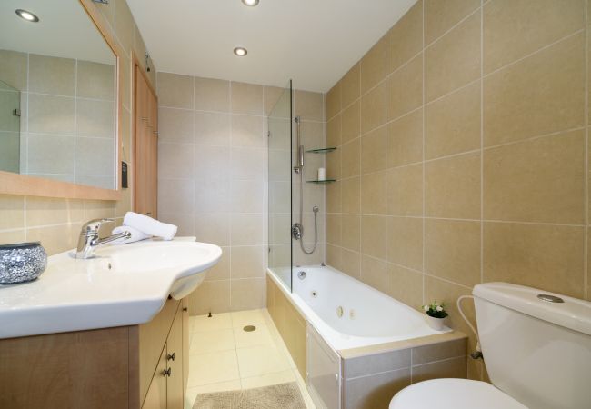 Apartamento em Tel Aviv - Jaffa - MAMAD Upscale Family Home with Balcony, Parking next to Beach by FeelHome Apartamento em Tel Aviv - Jaffa - MAMAD Upscale Family Home with Balcony, Parking next to Beach by FeelHome