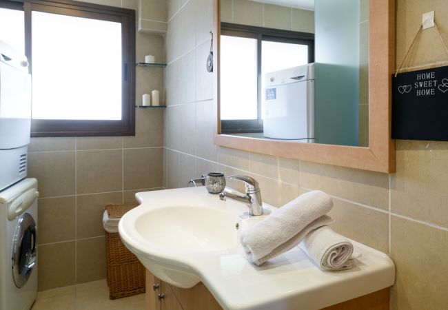 Apartamento em Tel Aviv - Jaffa - MAMAD Upscale Family Home with Balcony, Parking next to Beach by FeelHome Apartamento em Tel Aviv - Jaffa - MAMAD Upscale Family Home with Balcony, Parking next to Beach by FeelHome