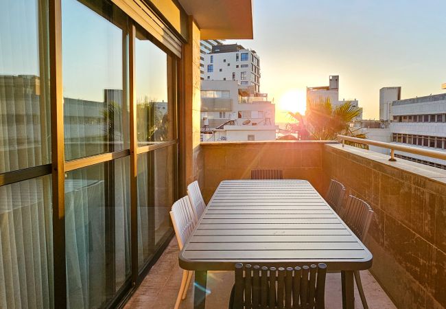 Apartamento em Tel Aviv - Jaffa - MAMAD Upscale Family Home with Balcony, Parking next to Beach by FeelHome Apartamento em Tel Aviv - Jaffa - MAMAD Upscale Family Home with Balcony, Parking next to Beach by FeelHome