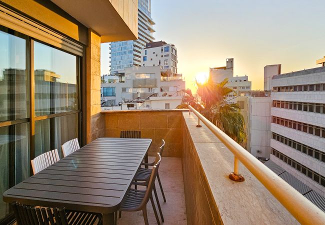 Apartamento em Tel Aviv - Jaffa - MAMAD Upscale Family Home with Balcony, Parking next to Beach by FeelHome Apartamento em Tel Aviv - Jaffa - MAMAD Upscale Family Home with Balcony, Parking next to Beach by FeelHome