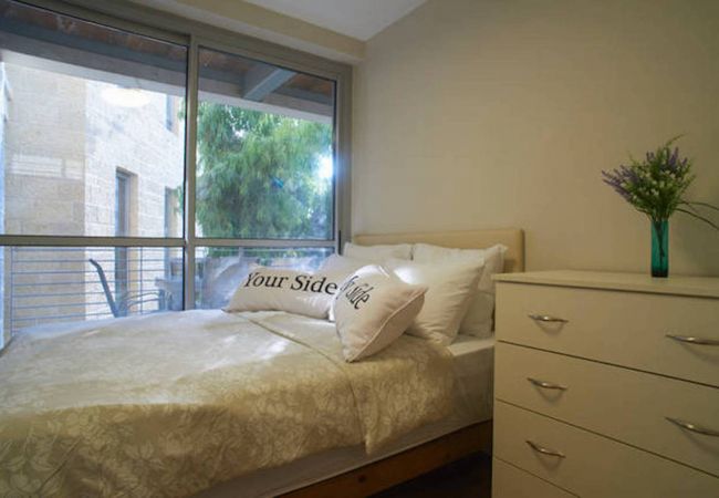 Apartamento em Jerusalem - MAMAD Quiet with Terrasse in City Center by FeelHome Apartamento em Jerusalem - MAMAD Quiet with Terrasse in City Center by FeelHome