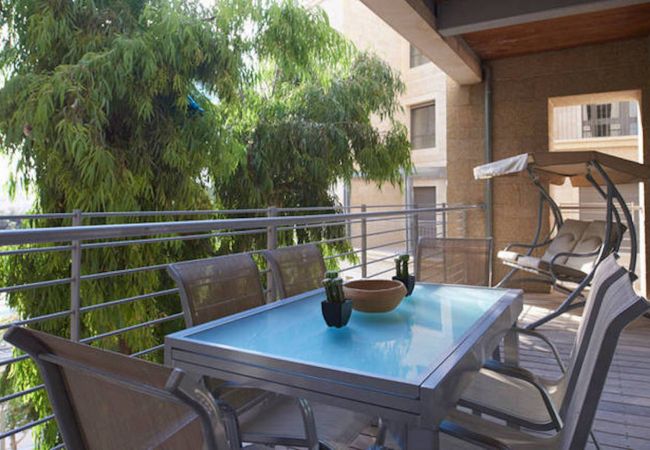 Apartamento em Jerusalem - Quiet with Terrasse in City Center by FeelHome