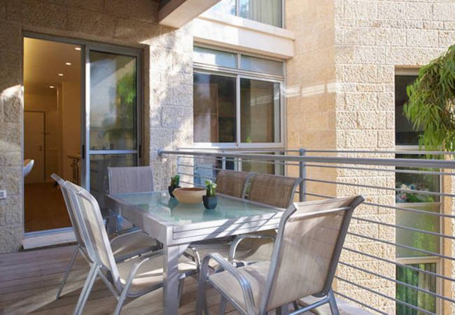 Apartamento em Jerusalem - MAMAD Quiet with Terrasse in City Center by FeelHome Apartamento em Jerusalem - MAMAD Quiet with Terrasse in City Center by FeelHome