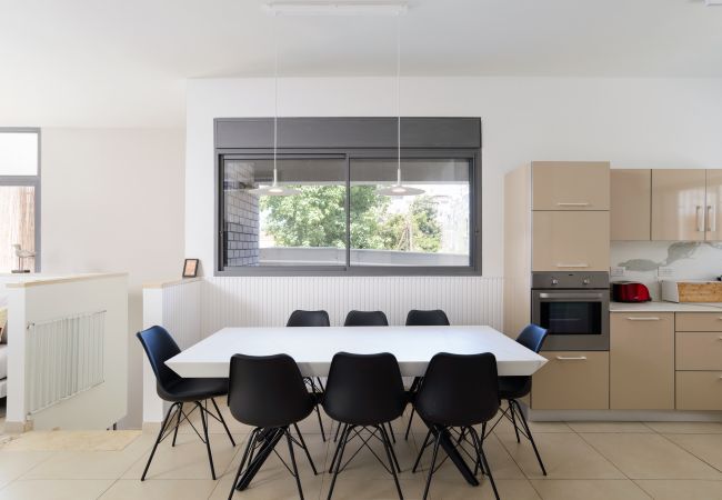 Apartamento em Tel Aviv - Jaffa - MAMAD Elegant Duplex with XL Patio by FeelHome Apartamento em Tel Aviv - Jaffa - MAMAD Elegant Duplex with XL Patio by FeelHome