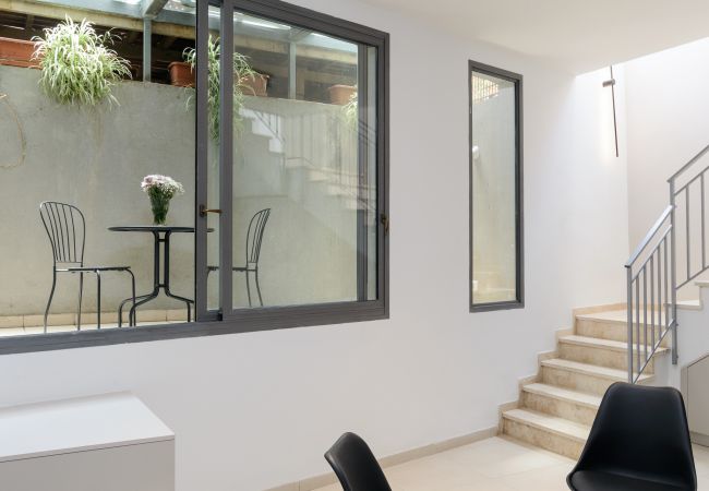 Apartamento em Tel Aviv - Jaffa - MAMAD Elegant Duplex with XL Patio by FeelHome Apartamento em Tel Aviv - Jaffa - MAMAD Elegant Duplex with XL Patio by FeelHome