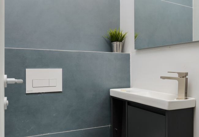 Apartamento em Tel Aviv - Jaffa - MAMAD Elegant Duplex with XL Patio by FeelHome Apartamento em Tel Aviv - Jaffa - MAMAD Elegant Duplex with XL Patio by FeelHome