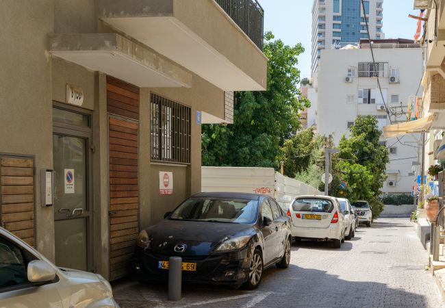 Apartamento em Tel Aviv - Jaffa - MAMAD Elegant Duplex with XL Patio by FeelHome Apartamento em Tel Aviv - Jaffa - MAMAD Elegant Duplex with XL Patio by FeelHome