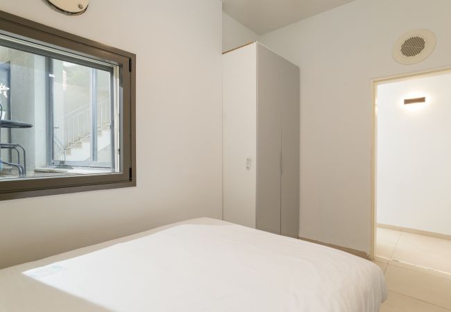 Apartamento em Tel Aviv - Jaffa - MAMAD Elegant Duplex with XL Patio by FeelHome Apartamento em Tel Aviv - Jaffa - MAMAD Elegant Duplex with XL Patio by FeelHome