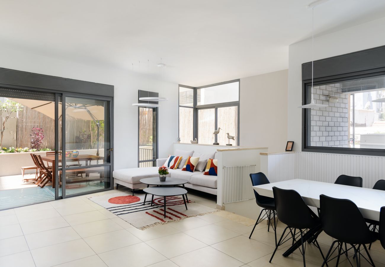 Apartamento em Tel Aviv - Jaffa - MAMAD Elegant Duplex with XL Patio by FeelHome Apartamento em Tel Aviv - Jaffa - MAMAD Elegant Duplex with XL Patio by FeelHome