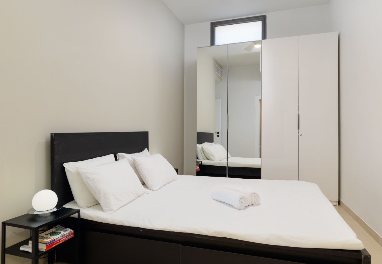 Apartamento em Tel Aviv - Jaffa - MAMAD Elegant Duplex with XL Patio by FeelHome Apartamento em Tel Aviv - Jaffa - MAMAD Elegant Duplex with XL Patio by FeelHome