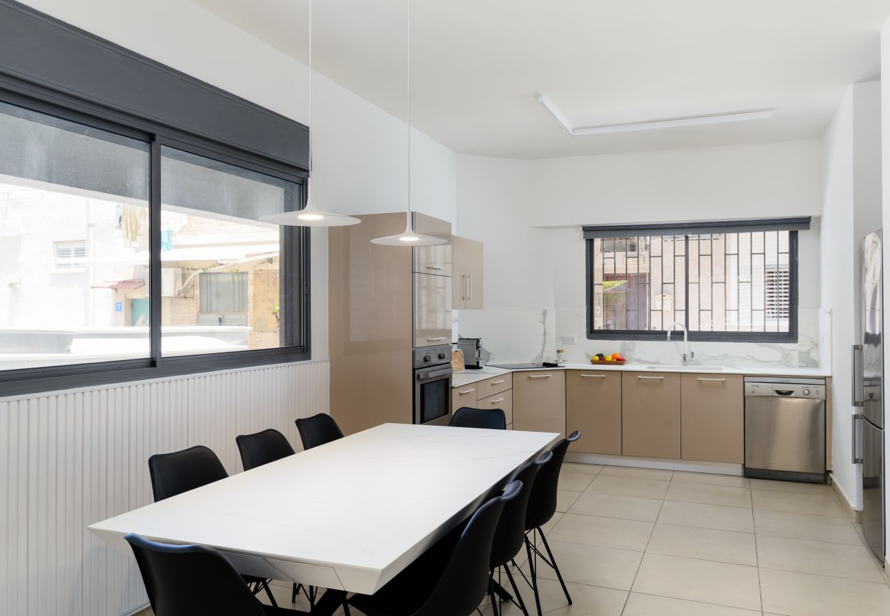 Apartamento em Tel Aviv - Jaffa - MAMAD Elegant Duplex with XL Patio by FeelHome Apartamento em Tel Aviv - Jaffa - MAMAD Elegant Duplex with XL Patio by FeelHome