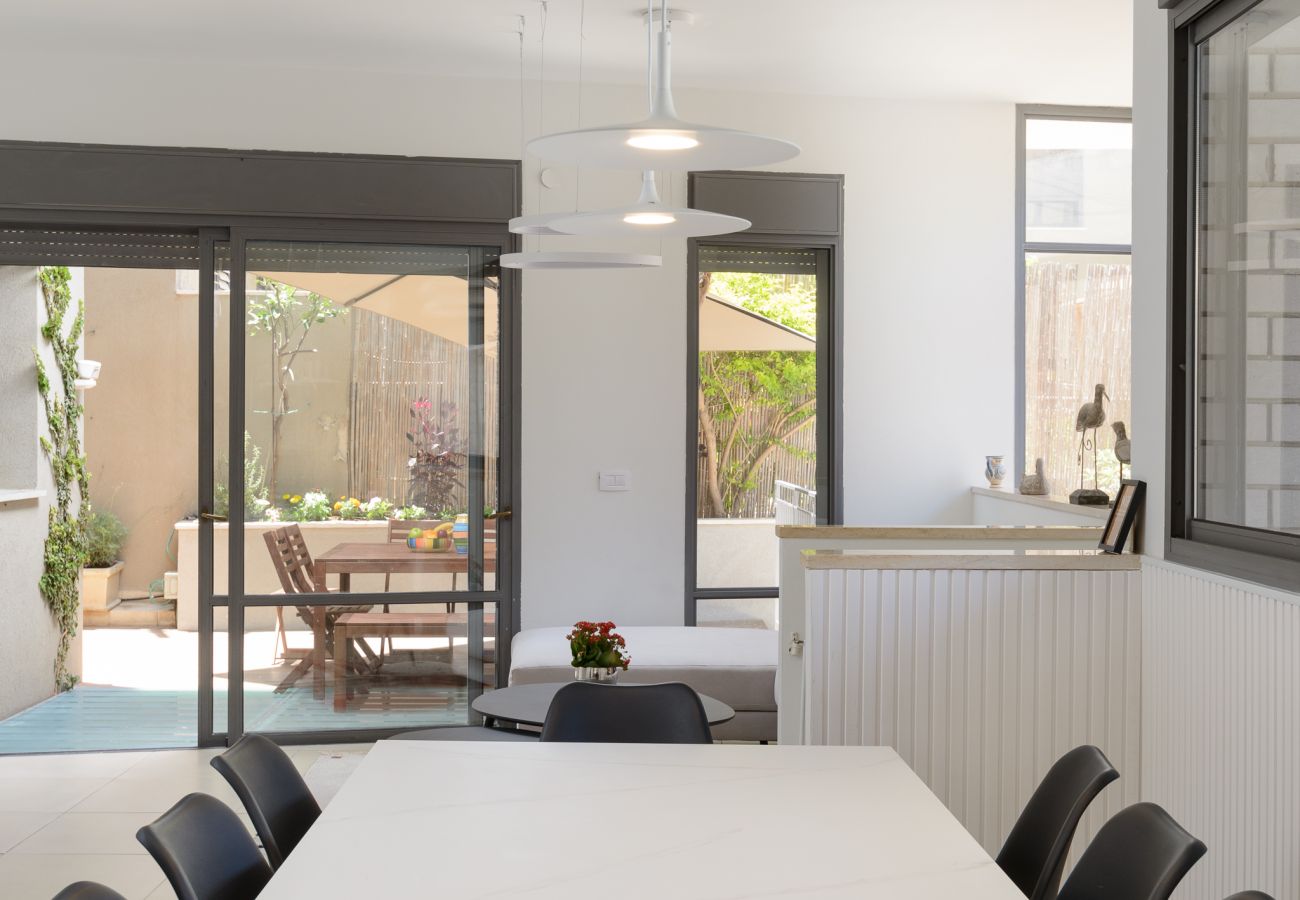 Apartamento em Tel Aviv - Jaffa - MAMAD Elegant Duplex with XL Patio by FeelHome Apartamento em Tel Aviv - Jaffa - MAMAD Elegant Duplex with XL Patio by FeelHome