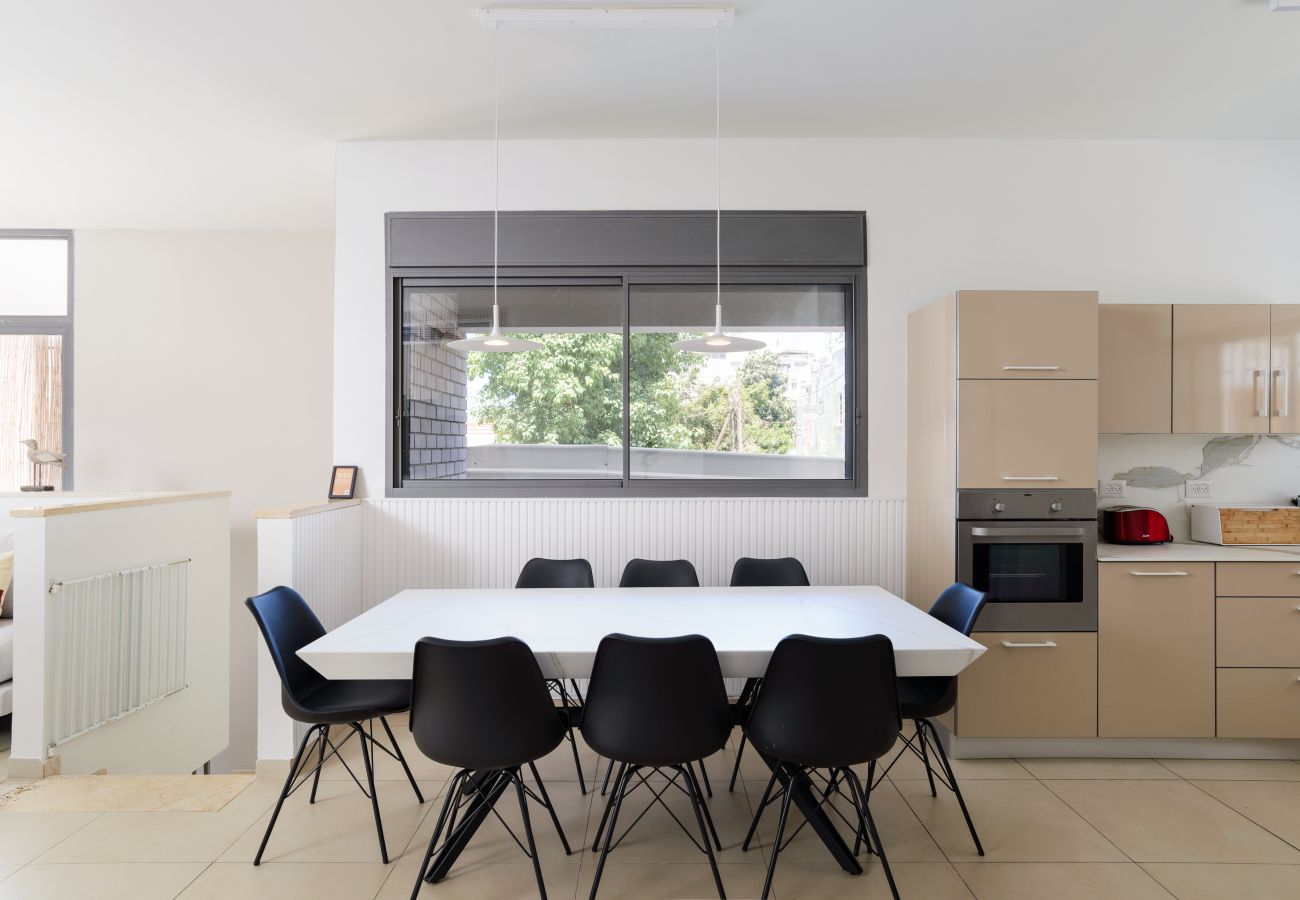 Apartamento em Tel Aviv - Jaffa - MAMAD Elegant Duplex with XL Patio by FeelHome Apartamento em Tel Aviv - Jaffa - MAMAD Elegant Duplex with XL Patio by FeelHome