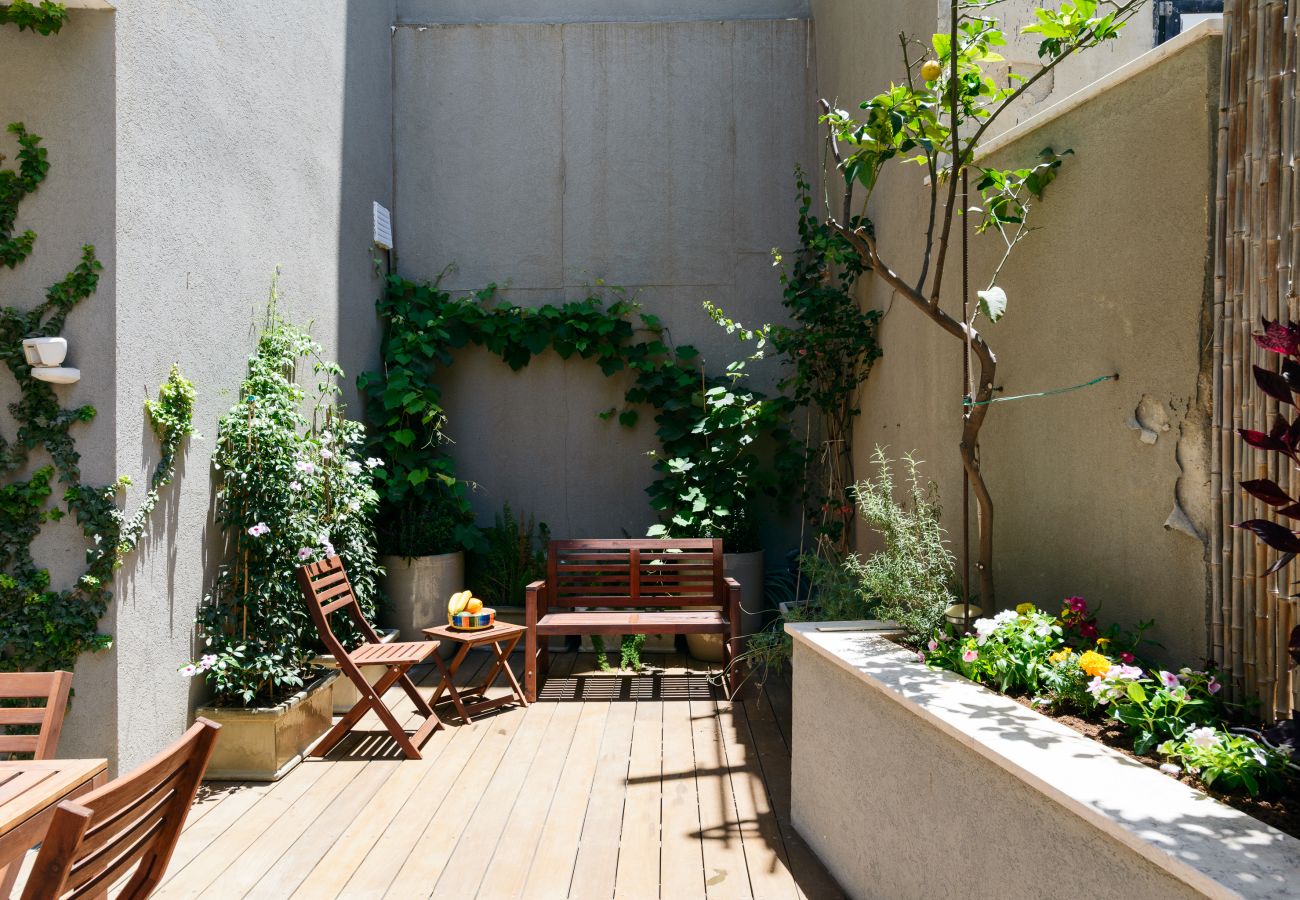 Apartamento em Tel Aviv - Jaffa - MAMAD Elegant Duplex with XL Patio by FeelHome Apartamento em Tel Aviv - Jaffa - MAMAD Elegant Duplex with XL Patio by FeelHome