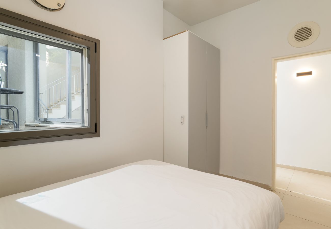 Apartamento em Tel Aviv - Jaffa - MAMAD Elegant Duplex with XL Patio by FeelHome Apartamento em Tel Aviv - Jaffa - MAMAD Elegant Duplex with XL Patio by FeelHome