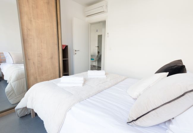 Apartamento em Tel Aviv - Jaffa - Bright 2BR in Hype Neighborhood by FeelHome Apartamento em Tel Aviv - Jaffa - Bright 2BR in Hype Neighborhood by FeelHome