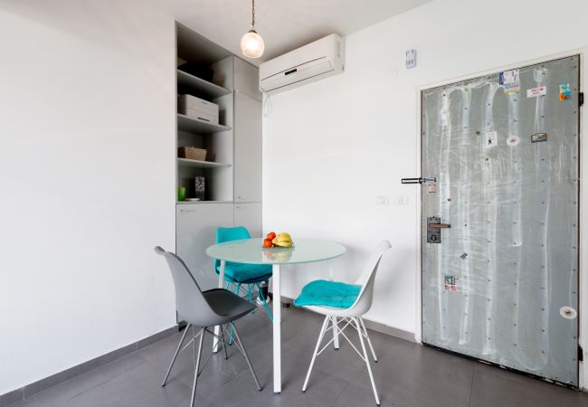 Apartamento em Tel Aviv - Jaffa - Bright 2BR in Hype Neighborhood by FeelHome Apartamento em Tel Aviv - Jaffa - Bright 2BR in Hype Neighborhood by FeelHome