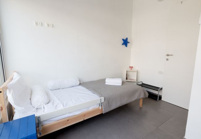 Apartamento em Tel Aviv - Jaffa - Bright 2BR in Hype Neighborhood by FeelHome Apartamento em Tel Aviv - Jaffa - Bright 2BR in Hype Neighborhood by FeelHome