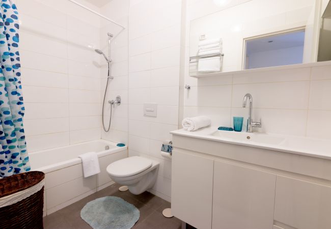 Apartamento em Tel Aviv - Jaffa - Bright 2BR in Hype Neighborhood by FeelHome Apartamento em Tel Aviv - Jaffa - Bright 2BR in Hype Neighborhood by FeelHome