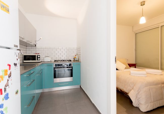 Apartamento em Tel Aviv - Jaffa - Bright 2BR in Hype Neighborhood by FeelHome Apartamento em Tel Aviv - Jaffa - Bright 2BR in Hype Neighborhood by FeelHome