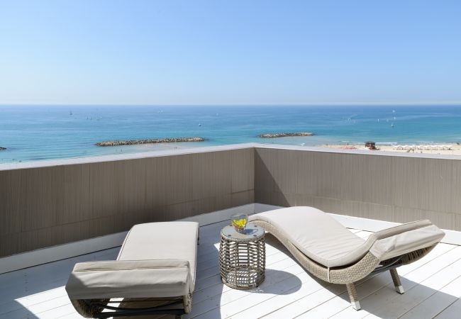 Apartamento em Herzliya - Beach Duplex with 2 Terraces & Sea View by FeelHome