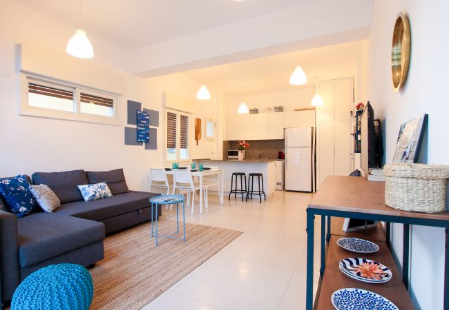 Apartamento em Tel Aviv - Jaffa - MAMAD Trendy Apt & Balcony on Sheinkin Street by FeelHome Apartamento em Tel Aviv - Jaffa - MAMAD Trendy Apt & Balcony on Sheinkin Street by FeelHome