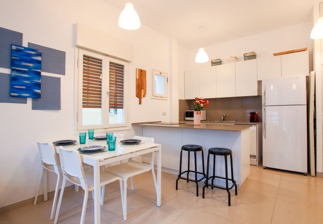 Apartamento em Tel Aviv - Jaffa - MAMAD Trendy Apt & Balcony on Sheinkin Street by FeelHome Apartamento em Tel Aviv - Jaffa - MAMAD Trendy Apt & Balcony on Sheinkin Street by FeelHome