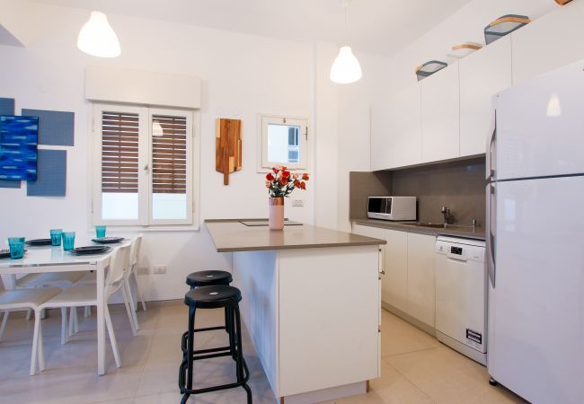 Apartamento em Tel Aviv - Jaffa - MAMAD Trendy Apt & Balcony on Sheinkin Street by FeelHome Apartamento em Tel Aviv - Jaffa - MAMAD Trendy Apt & Balcony on Sheinkin Street by FeelHome