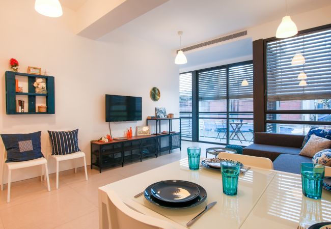 Apartamento em Tel Aviv - Jaffa - MAMAD Trendy Apt & Balcony on Sheinkin Street by FeelHome Apartamento em Tel Aviv - Jaffa - MAMAD Trendy Apt & Balcony on Sheinkin Street by FeelHome