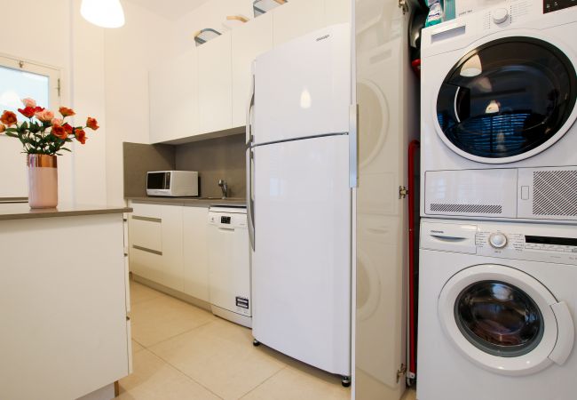 Apartamento em Tel Aviv - Jaffa - MAMAD Trendy Apt & Balcony on Sheinkin Street by FeelHome Apartamento em Tel Aviv - Jaffa - MAMAD Trendy Apt & Balcony on Sheinkin Street by FeelHome