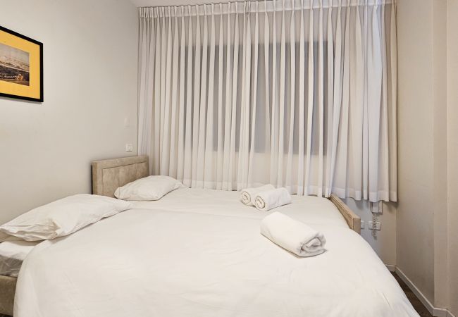 Apartamento em Jerusalem - MAMAD Design & Veranda next to Mahane Yehuda Market by FeelHome Apartamento em Jerusalem - MAMAD Design & Veranda next to Mahane Yehuda Market by FeelHome