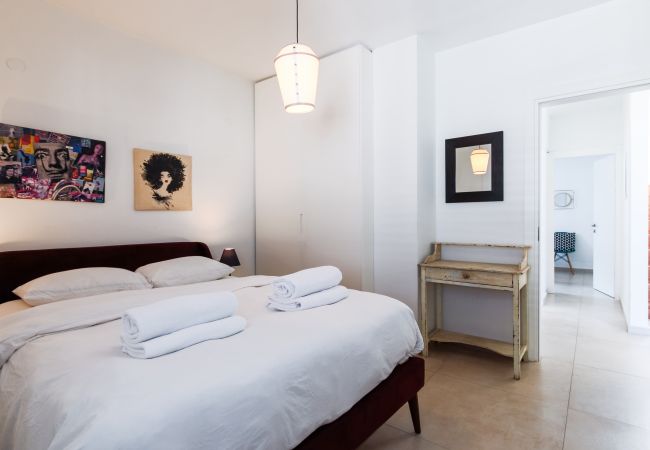 Apartamento em Tel Aviv - Jaffa - MIKLAT 4BR Chic Duplex Penthouse with Terrace by FeelHome Apartamento em Tel Aviv - Jaffa - MIKLAT 4BR Chic Duplex Penthouse with Terrace by FeelHome