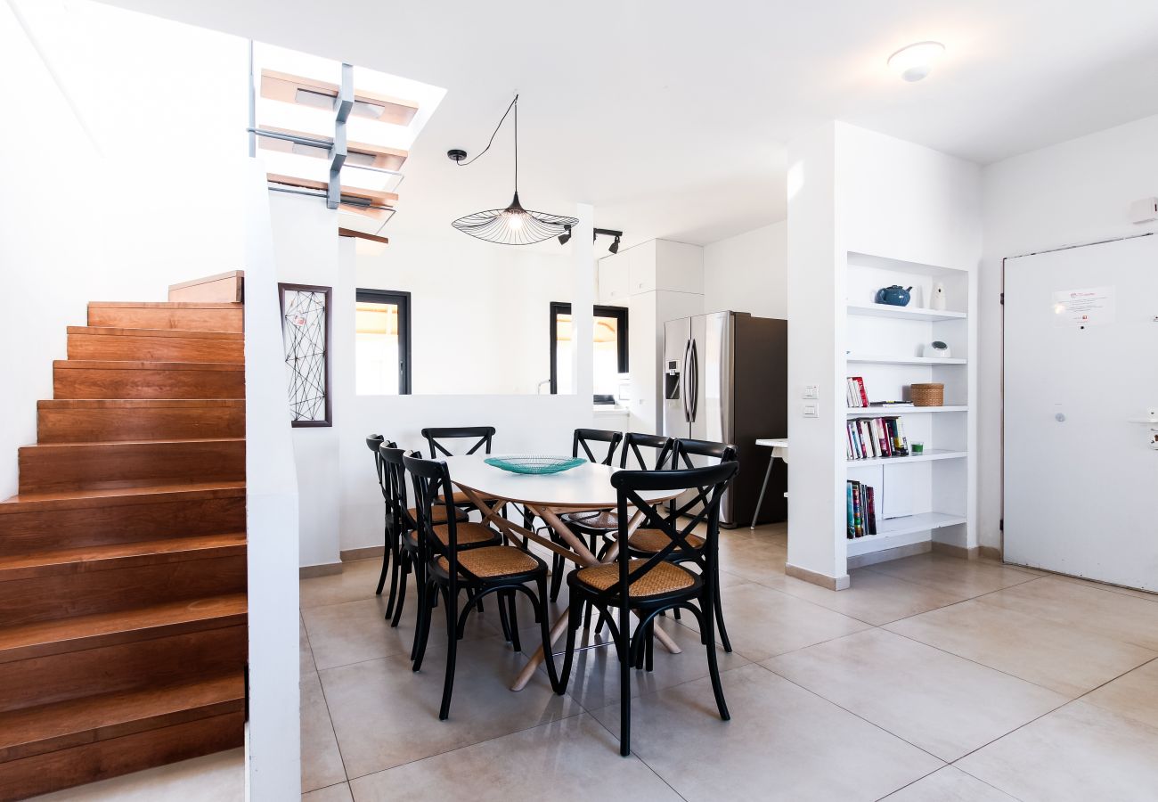 Apartamento em Tel Aviv - Jaffa - MIKLAT 4BR Chic Duplex Penthouse with Terrace by FeelHome Apartamento em Tel Aviv - Jaffa - MIKLAT 4BR Chic Duplex Penthouse with Terrace by FeelHome