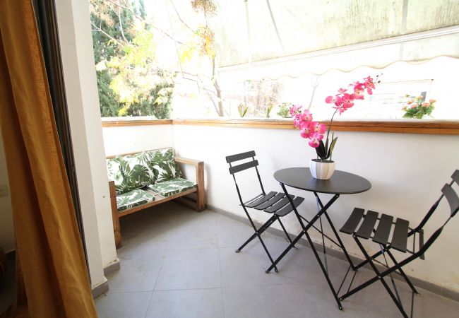 Apartamento em Tel Aviv - Jaffa - Design & Balcony in City Center by FeelHome Apartamento em Tel Aviv - Jaffa - Design & Balcony in City Center by FeelHome