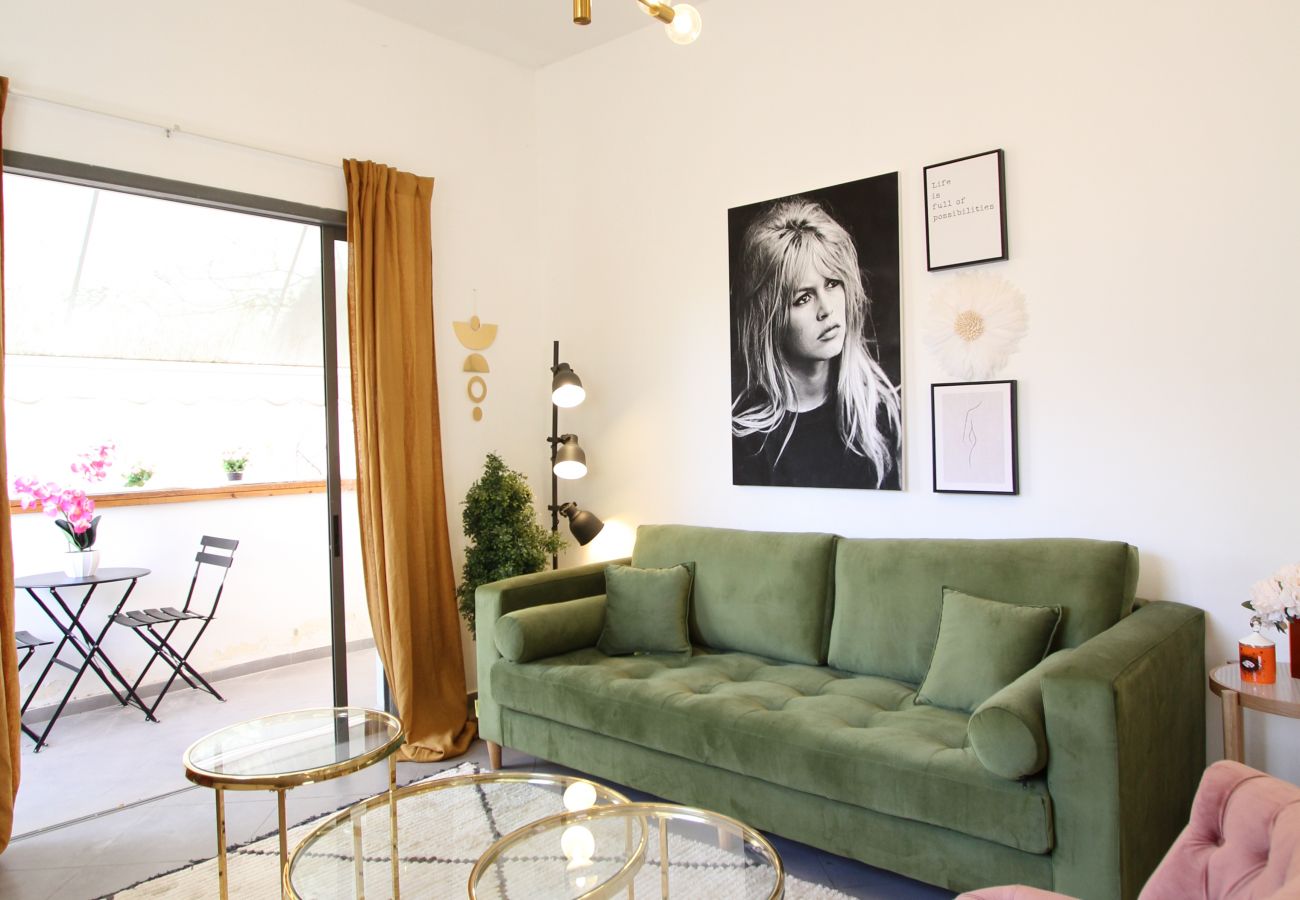 Apartamento em Tel Aviv - Jaffa - Design & Balcony in City Center by FeelHome Apartamento em Tel Aviv - Jaffa - Design & Balcony in City Center by FeelHome