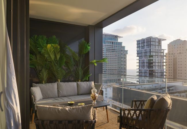 Apartamento em Tel Aviv - Jaffa - MAMAD Luxury 2BR with Terrace & Sea View by FeelHome Apartamento em Tel Aviv - Jaffa - MAMAD Luxury 2BR with Terrace & Sea View by FeelHome