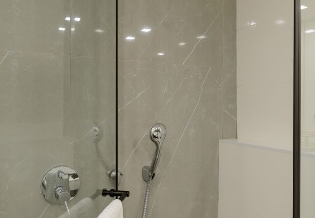 Apartamento em Tel Aviv - Jaffa - MAMAD Luxury 2BR with Terrace & Sea View by FeelHome Apartamento em Tel Aviv - Jaffa - MAMAD Luxury 2BR with Terrace & Sea View by FeelHome