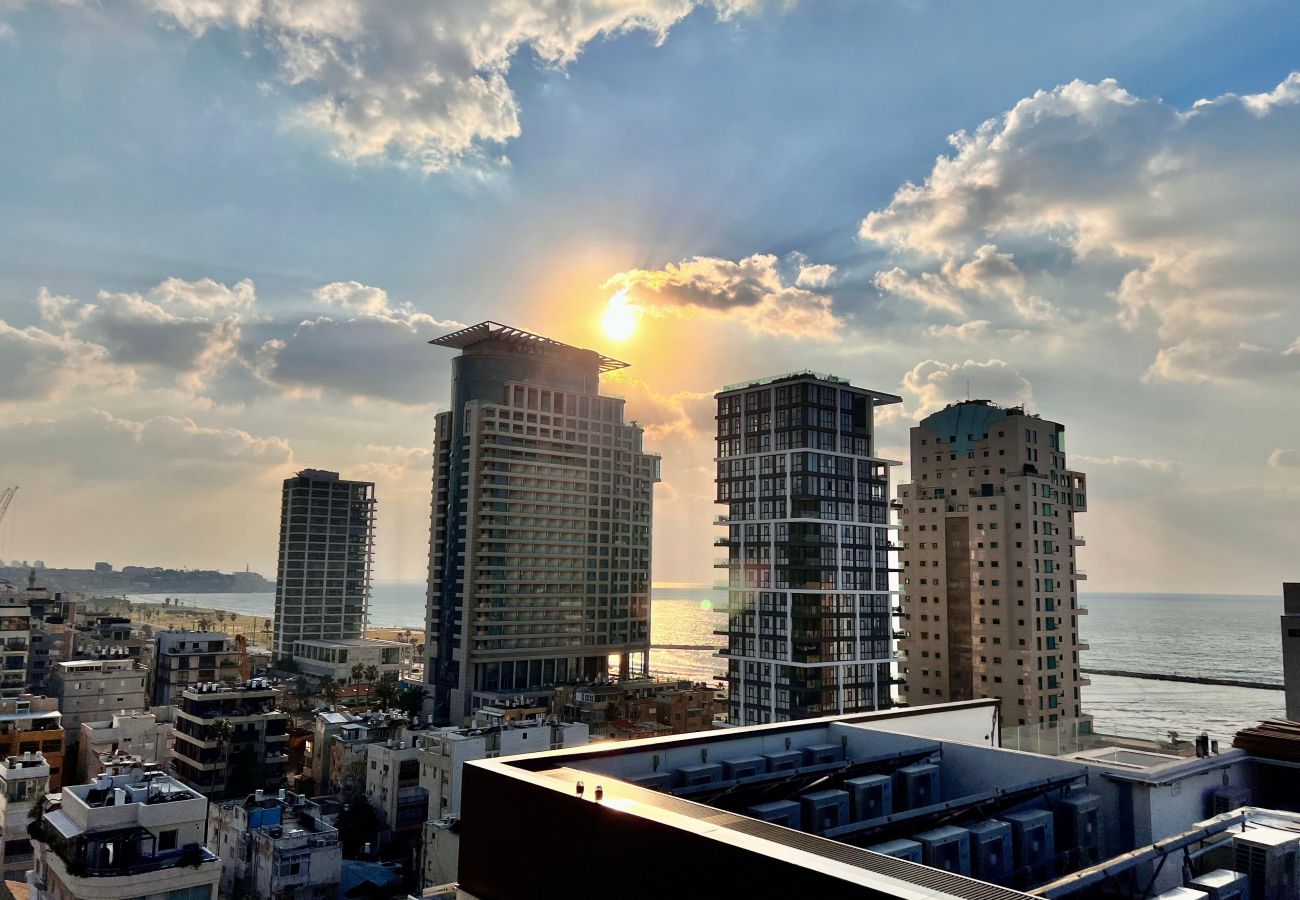 Apartamento em Tel Aviv - Jaffa - MAMAD Luxury 2BR with Terrace & Sea View by FeelHome Apartamento em Tel Aviv - Jaffa - MAMAD Luxury 2BR with Terrace & Sea View by FeelHome