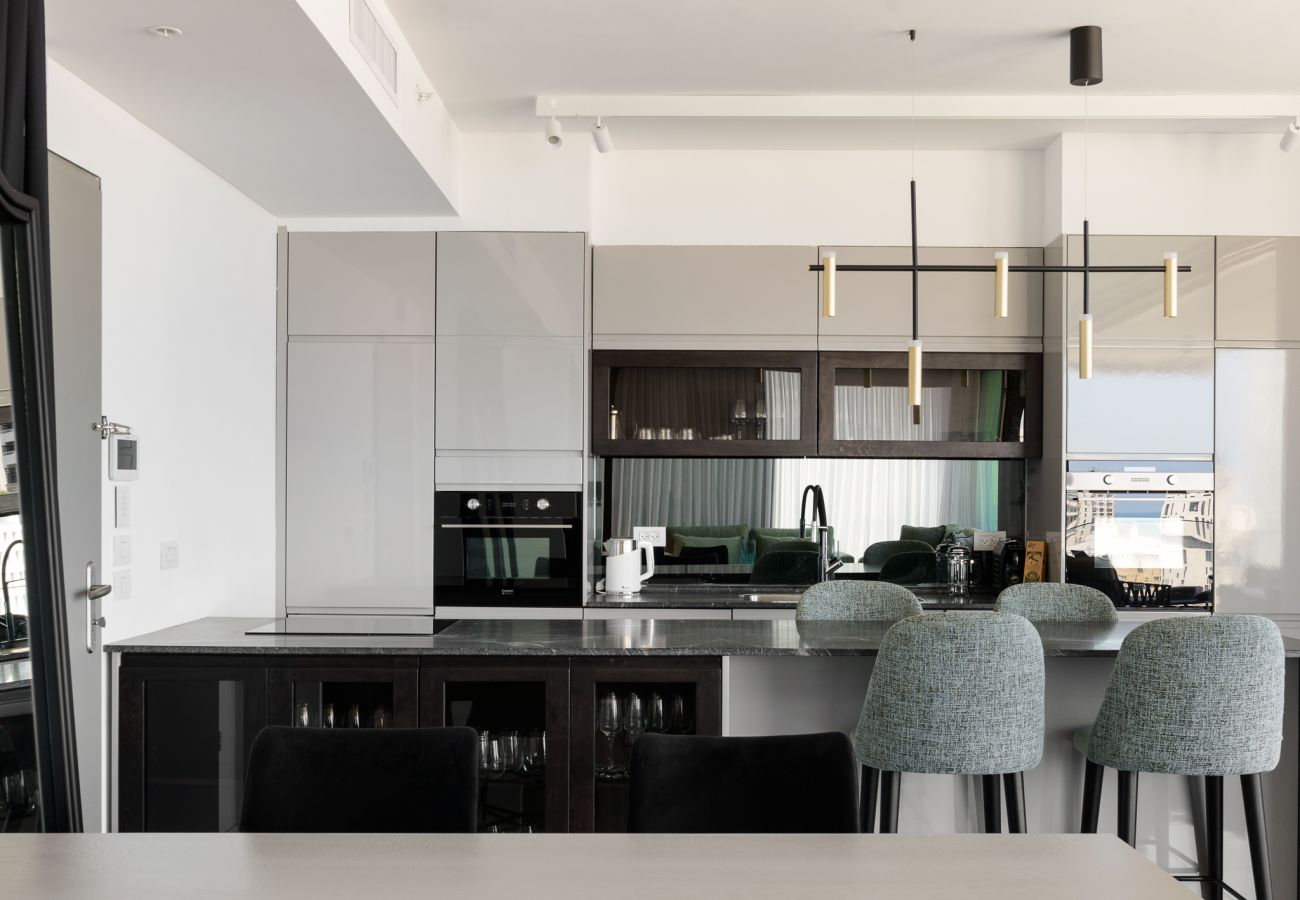 Apartamento em Tel Aviv - Jaffa - MAMAD Luxury 2BR with Terrace & Sea View by FeelHome Apartamento em Tel Aviv - Jaffa - MAMAD Luxury 2BR with Terrace & Sea View by FeelHome