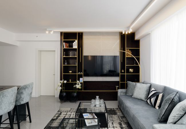 Apartamento em Tel Aviv - Jaffa - MAMAD High End 2BR with City & Sea View by FeelHome Apartamento em Tel Aviv - Jaffa - MAMAD High End 2BR with City & Sea View by FeelHome