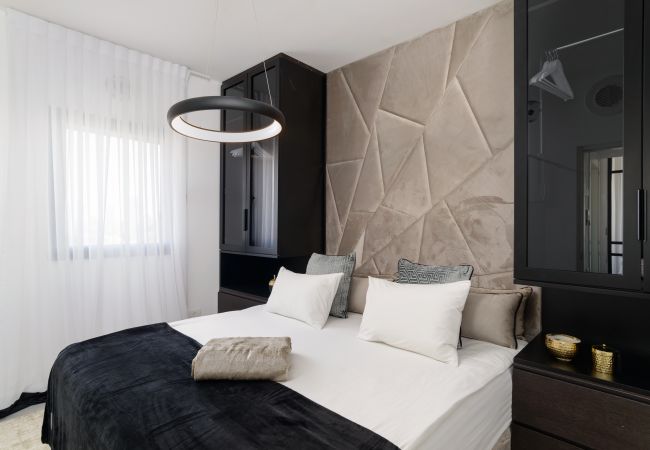 Apartamento em Tel Aviv - Jaffa - MAMAD Luxury Executive 4BR with Terrace & Sea View by FeelHome Apartamento em Tel Aviv - Jaffa - MAMAD Luxury Executive 4BR with Terrace & Sea View by FeelHome