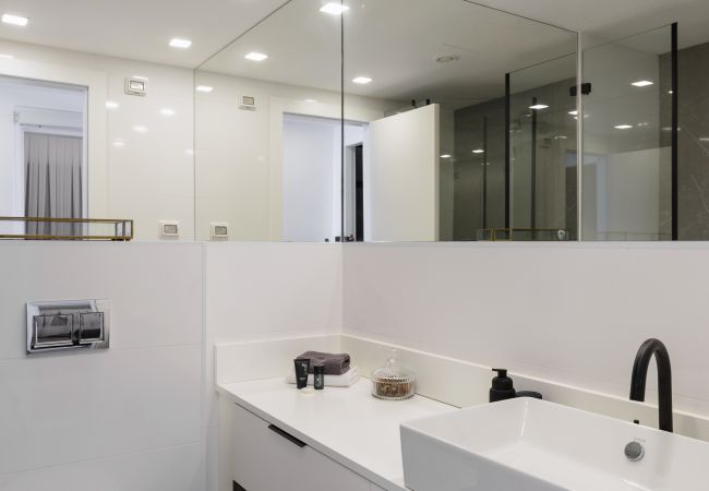 Apartamento em Tel Aviv - Jaffa - MAMAD Luxury Executive 4BR with Terrace & Sea View by FeelHome Apartamento em Tel Aviv - Jaffa - MAMAD Luxury Executive 4BR with Terrace & Sea View by FeelHome