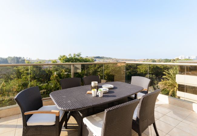 Apartamento em Tel Aviv - Jaffa - MAMAD Comfort Apt Terrace & View on the Hills by FeelHome Apartamento em Tel Aviv - Jaffa - MAMAD Comfort Apt Terrace & View on the Hills by FeelHome